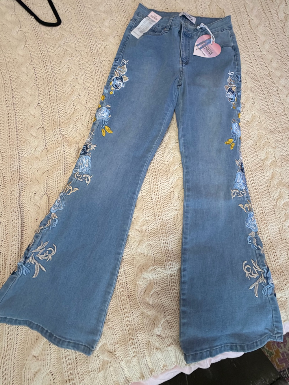Light Blue Embroidered Women's Jeans with Floral Trim NWT size 7/28